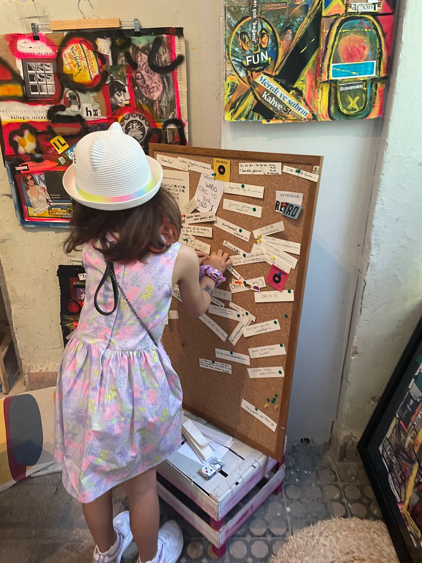 TomTom Sustainable Living Festival — enfant épinglant des mots