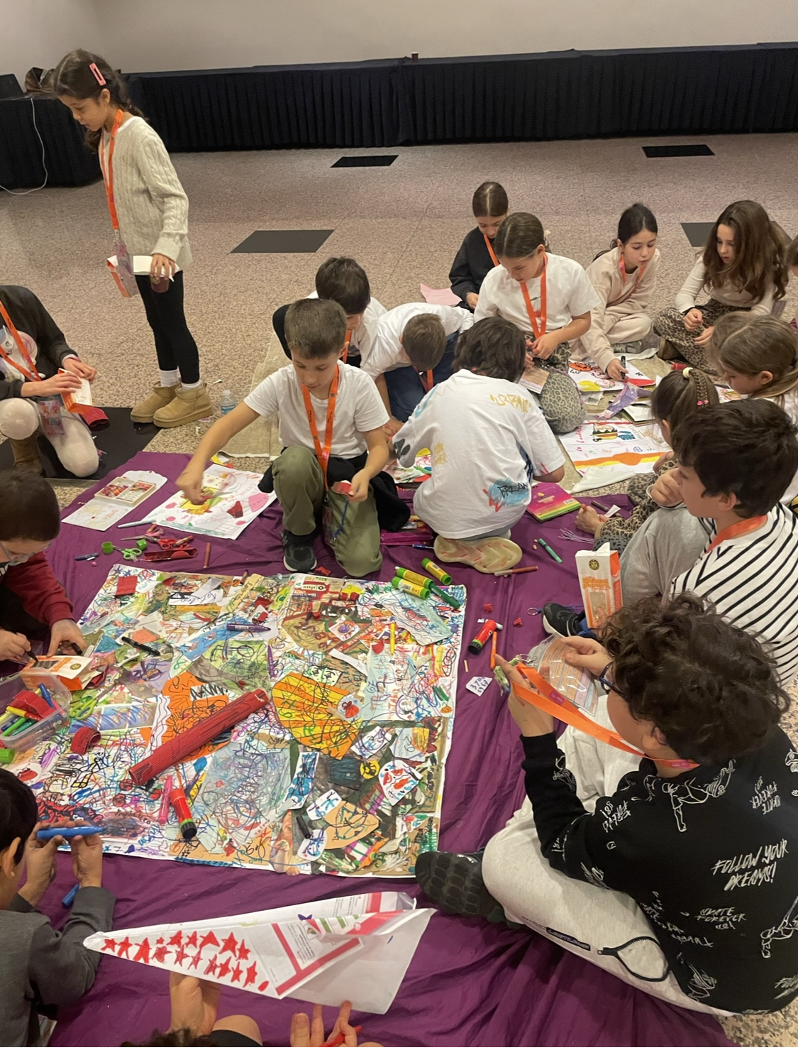 Biennale de Danse — atelier de collage avec les enfants