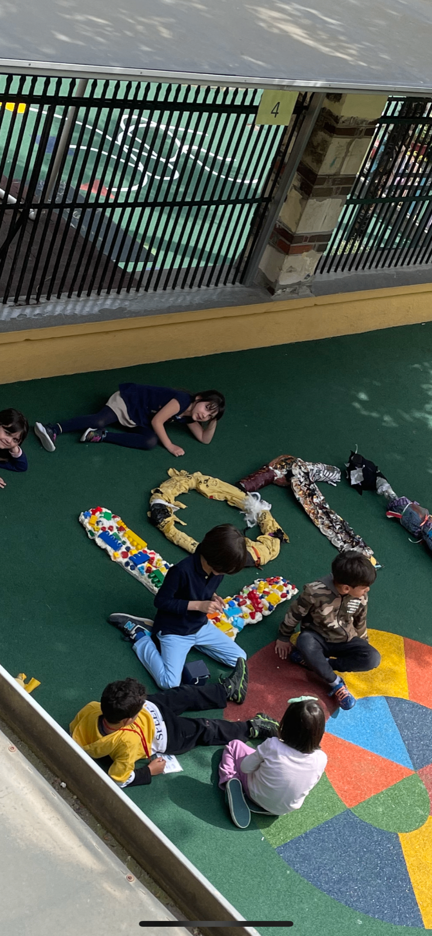 Atelier — préparation des lettres avant l'installation